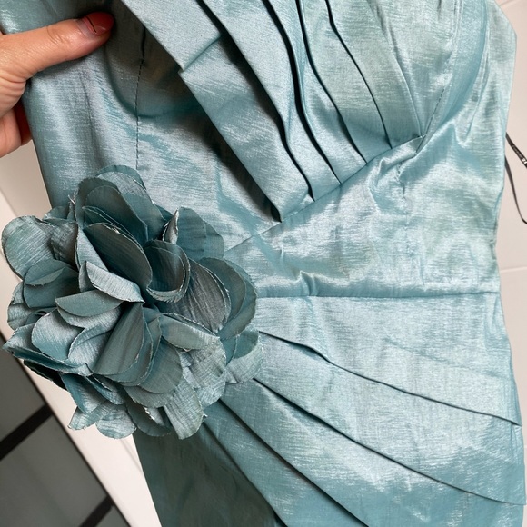 Strapless formal dress - Picture 4 of 7